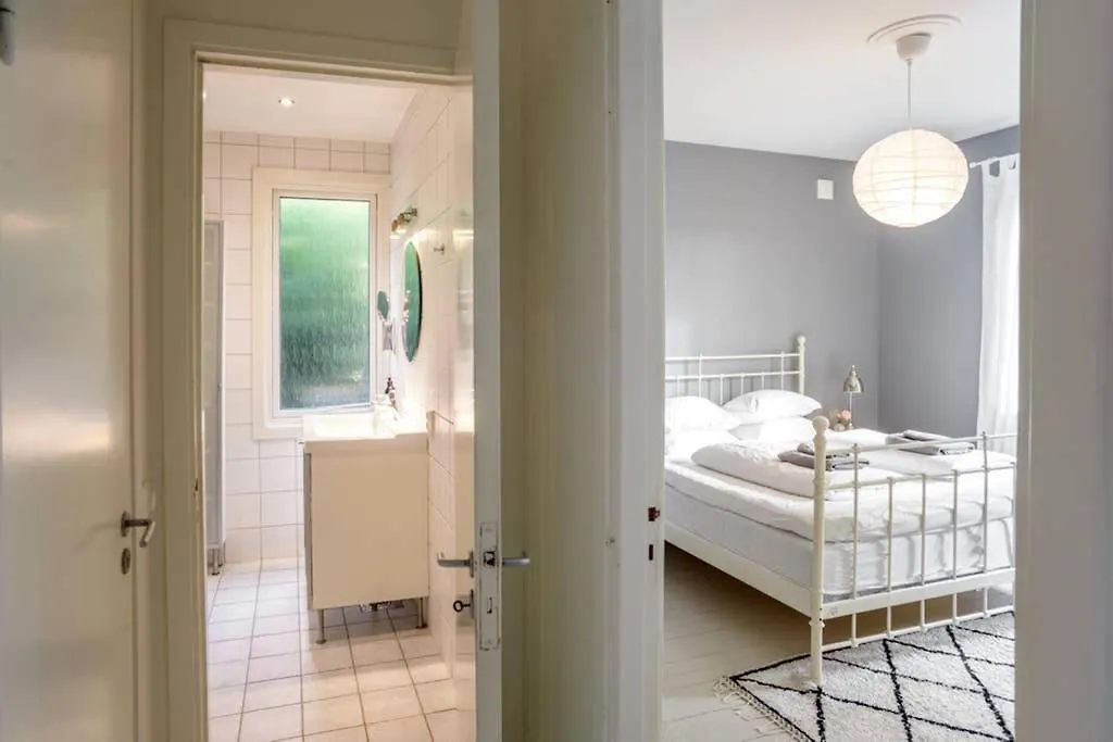 Apartament Boende I Ett Lugnt Och Centrumnara Villaomrade Göteborg Szwecja
