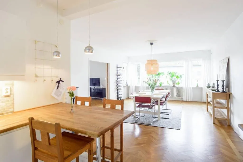 Apartament Boende I Ett Lugnt Och Centrumnara Villaomrade Göteborg
